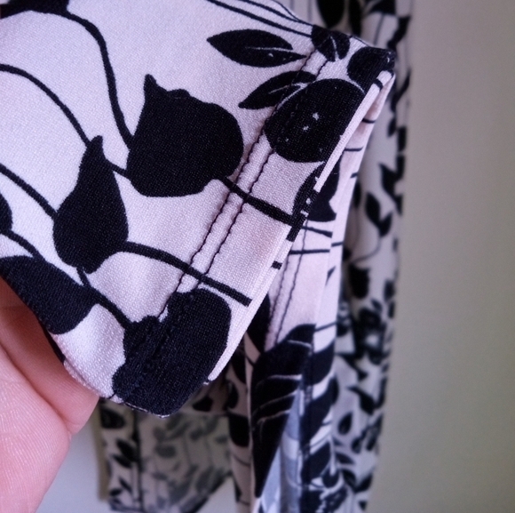 Bisou Bisou Michelle Bohbot black & white floral wrap midi dress size 4 NWOT - Picture 7 of 8